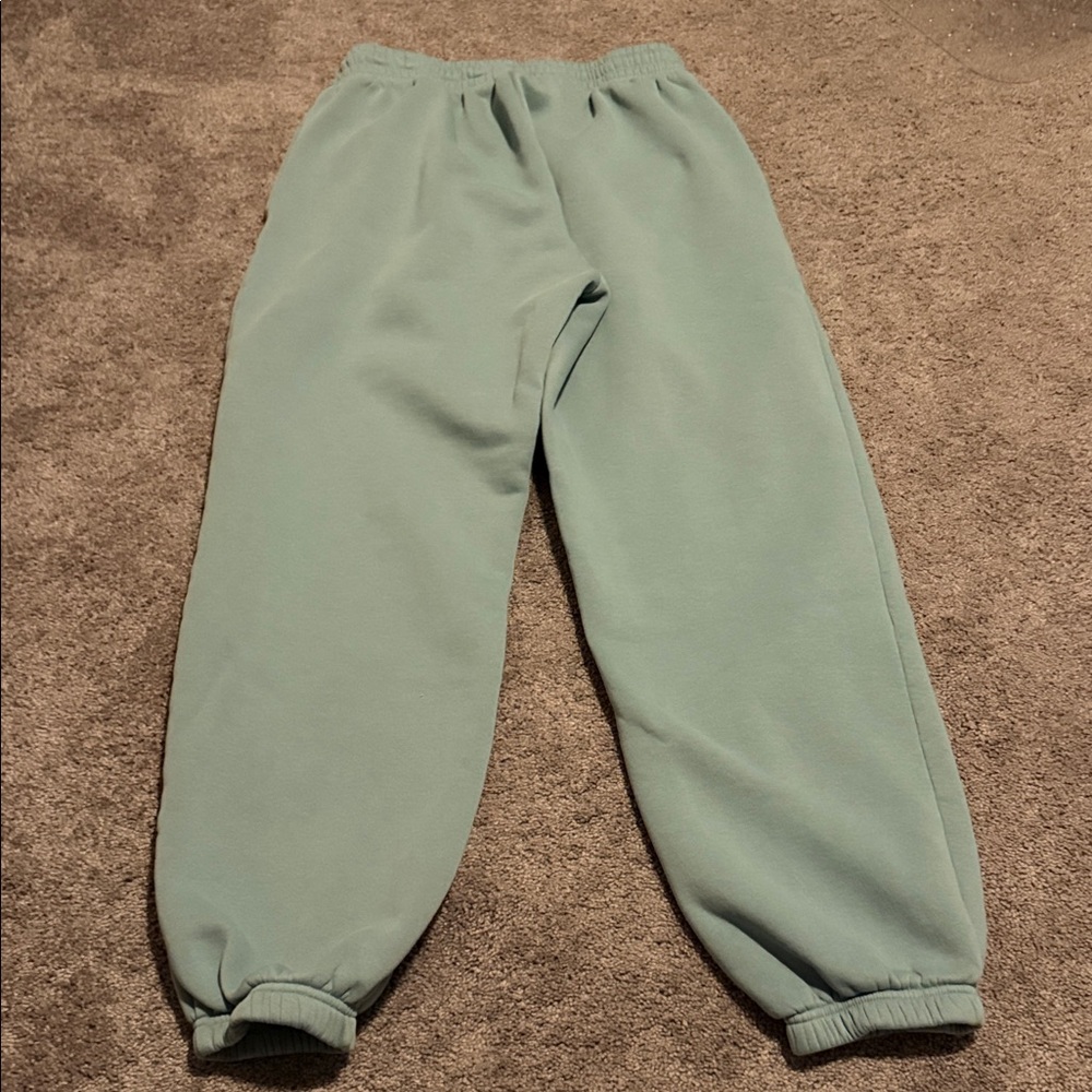 Women’s Nike Sweats - Picture 3 of 3
